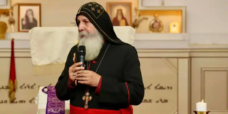 Apuñalan a sacerdote