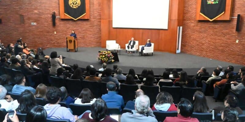 premio-nobel-de-medicina-comparte-conocimientos-en-la-unam