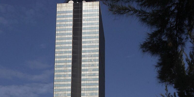 sheinbaum-pide-a-proveedores-de-pemex-no-utilizar-a-‘coyotes’-para-cobrar-adeudos